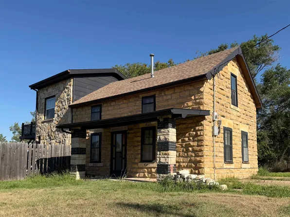 1303 Cedar St, Victoria, KS 67671