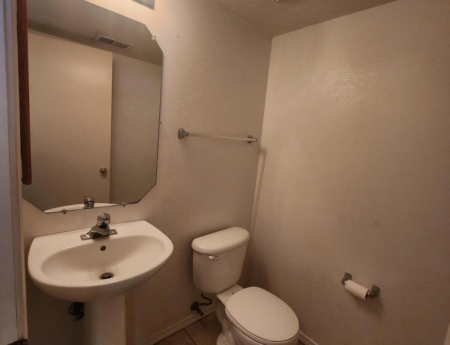 3 bed, 2.5 bath, 1512 sqft, $2,350 — Photo 3