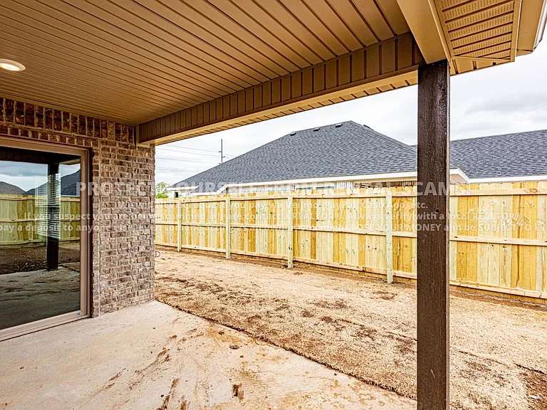 142 N Broyles Ave — Photo 16