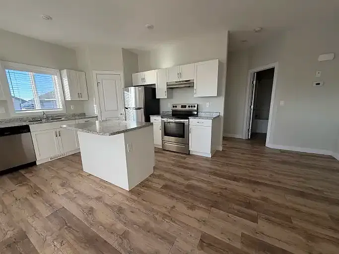 3 bed, 2.0 bath, $1,800 — Photo 2