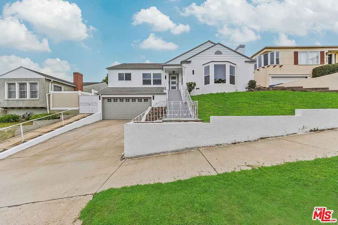 3 bed, 3.0 bath, 1776 sqft, $5,800 — Photo 2