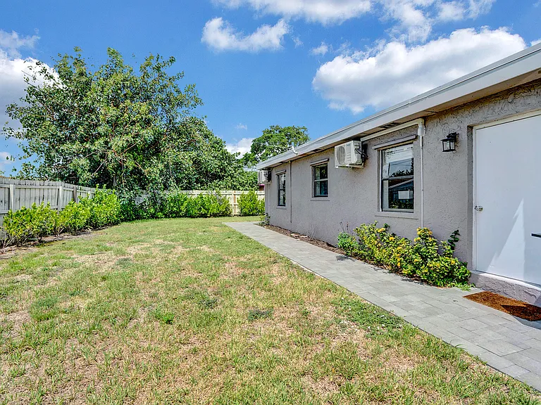 216 NW 4th Ave — Photo 34