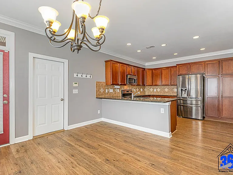 1048 Gold Rock Ln — Photo 8