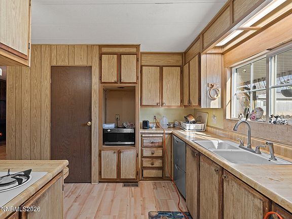 4th image of 7 Esther Cir