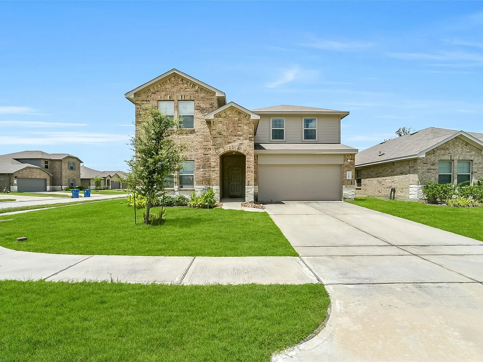 5 bed, 3.0 bath, 2592 sqft, $2,600 — Photo 3
