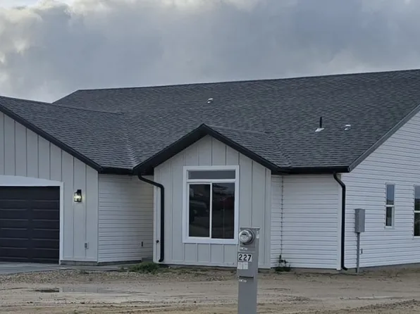 227 Spring Creek Pkwy, Spring Creek, NV 89815