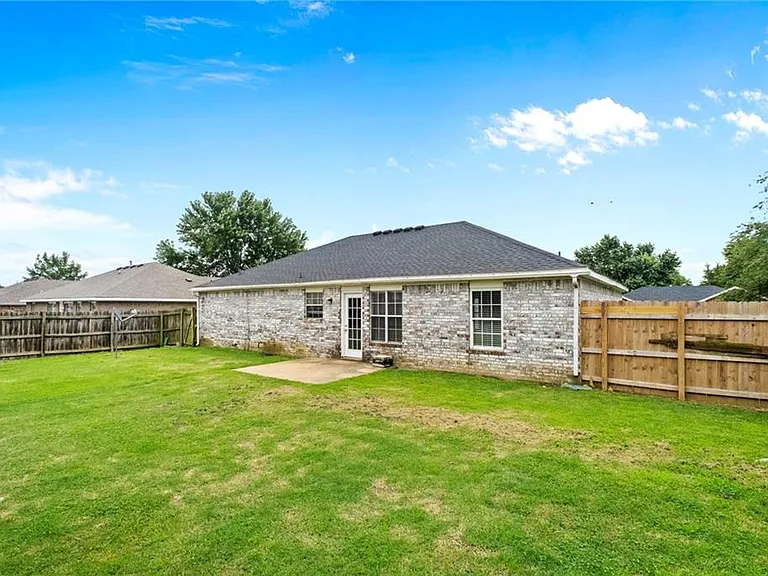 730 Patty Ln — Photo 12