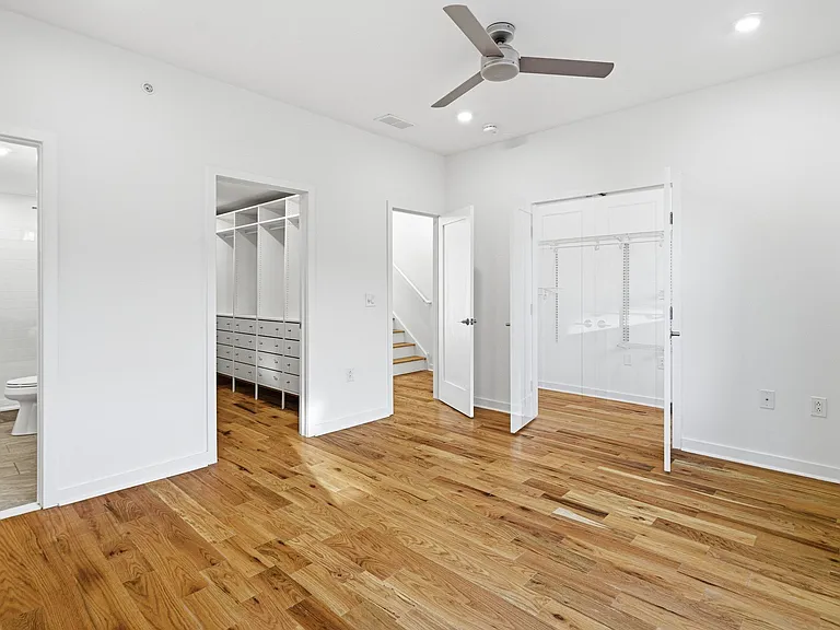 7013 Pipers Glen Way — Photo 10