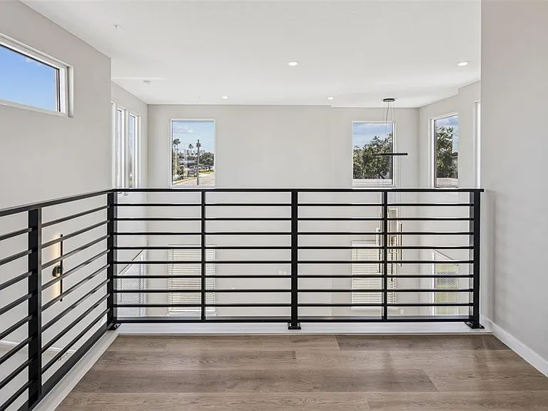 544 N Bumby Ave #5 — Photo 9