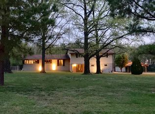 7390 Deering Rd, Benton, IL 62812