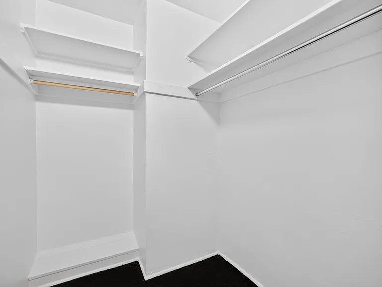 310 E 44th St #206 — Photo 6