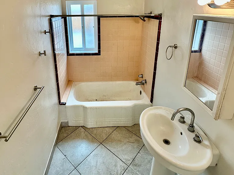 131 W Glenn St #2 — Photo 8