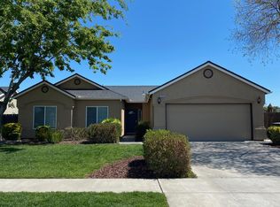 1082 Pistache Ave, Lemoore, CA 93245