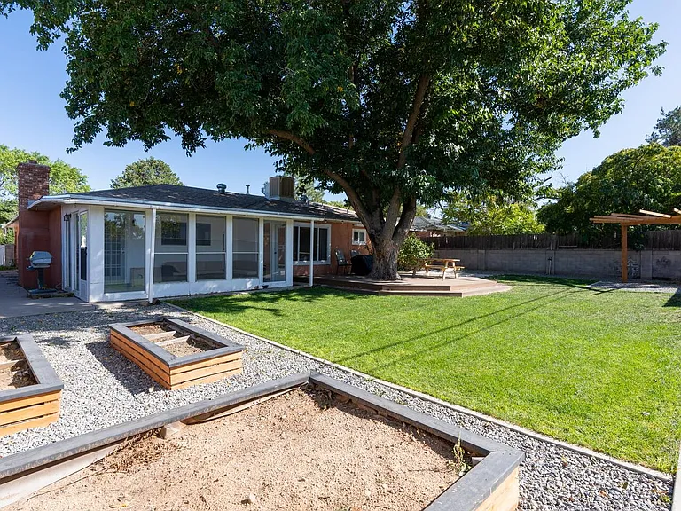 2817 Alcazar St NE — Photo 3