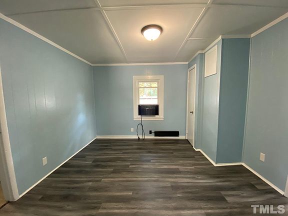 5th image of 302 N Farmer Dr