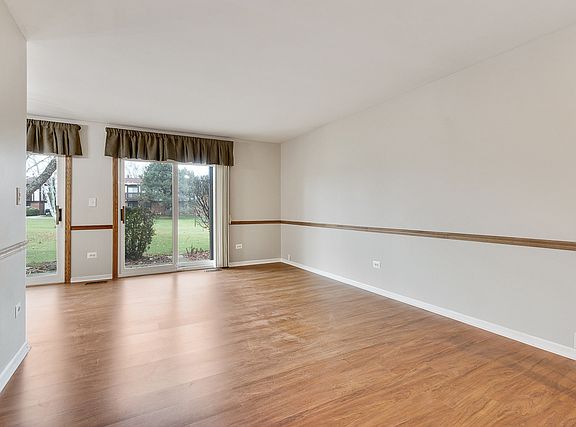 3rd image of 931 Cross Creek Dr N APT B1