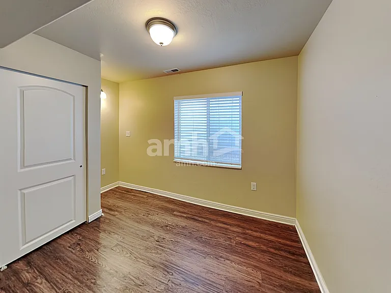 228 W Cedar Grove Ln — Photo 12