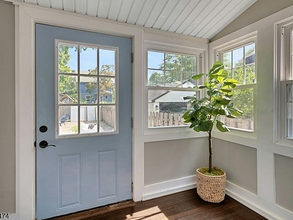 3rd image of 30 Tichenor Pl