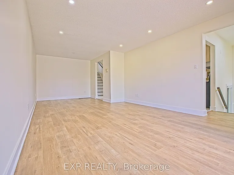 4 Fallway Rd #UPPER — Photo 6