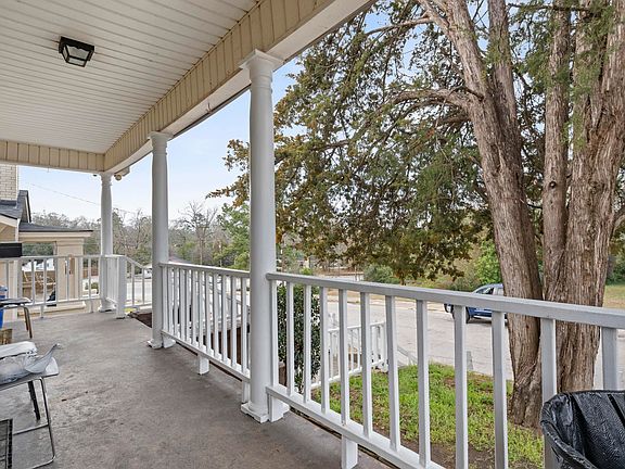 5th image of 818 Tree St