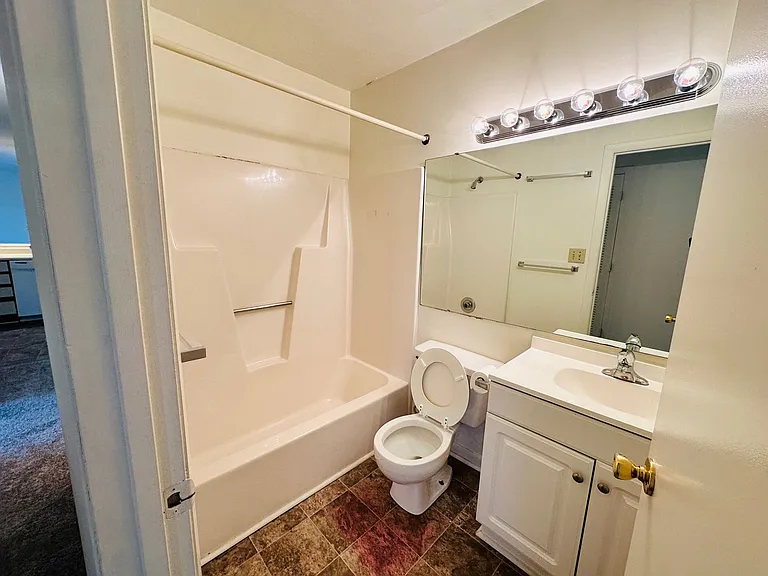 1205L University Ter — Photo 11