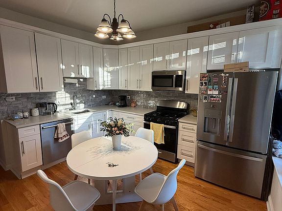 2nd image of 908 N Damen Ave #2R