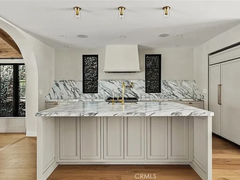 738 San Lorenzo St — Photo 3