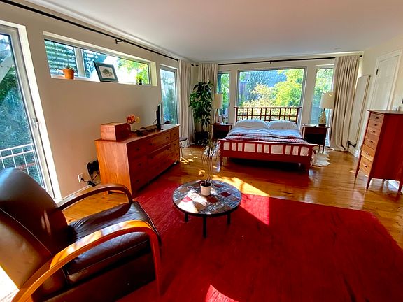 3rd image of 366 E 8th St APT 3