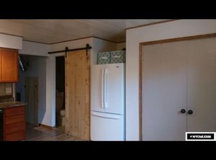 203 1/2 W Walnut St, Saratoga, WY 82331