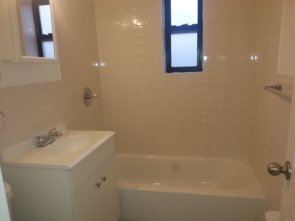 2nd image of 7307 153rd St APT 1B