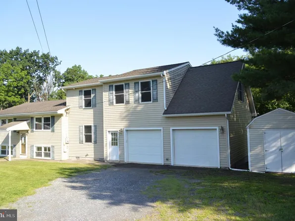 11495 Fisher Dr, Greencastle, PA 17225