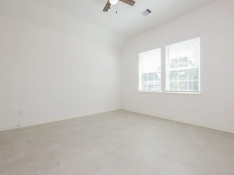 2303 Cunningham Dr — Photo 17