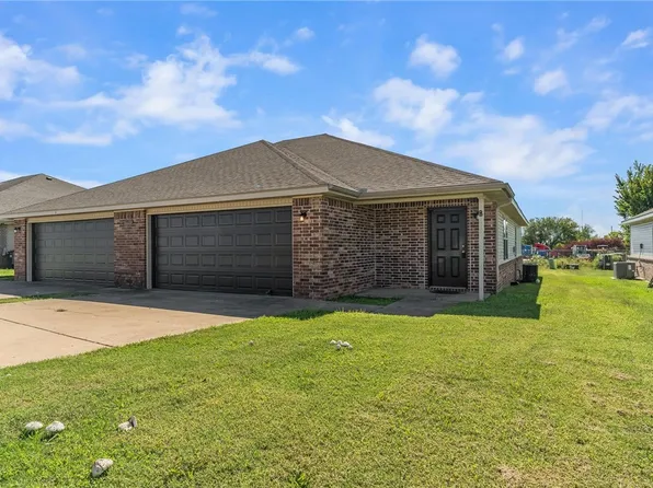 985 Remington Dr, Springdale, AR 72764