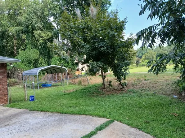6090 King Arthur Dr, Douglasville, GA 30135