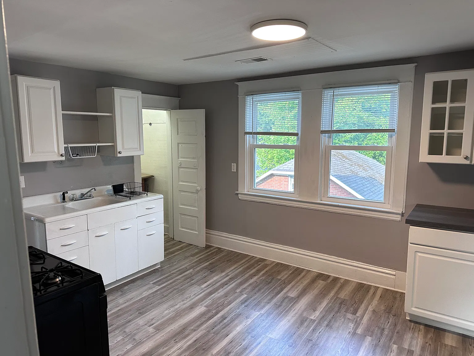 729 College Ave NE — Photo 2
