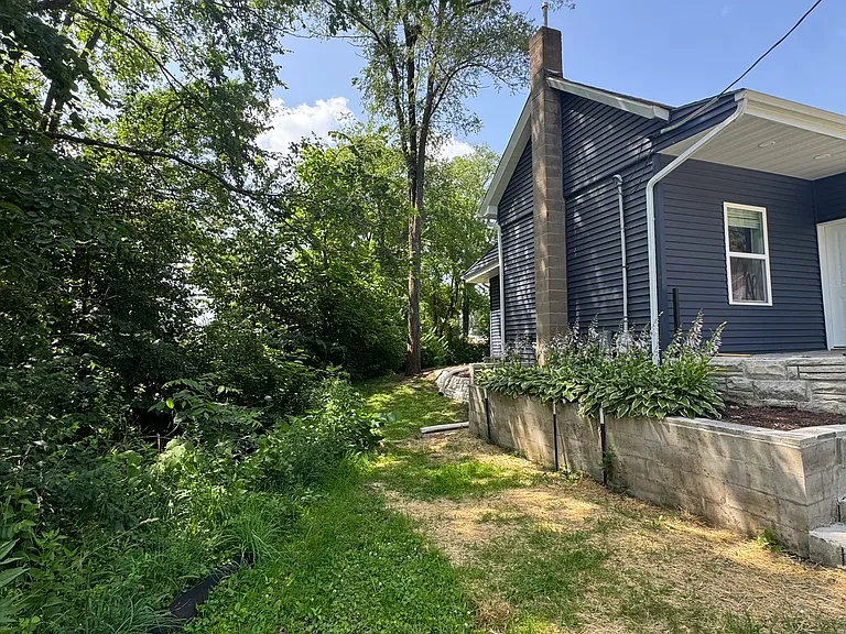 557 West St — Photo 39