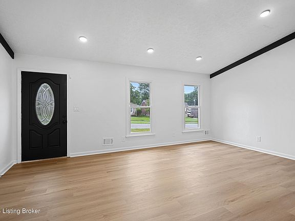 3rd image of 8205 Rochelle Rd