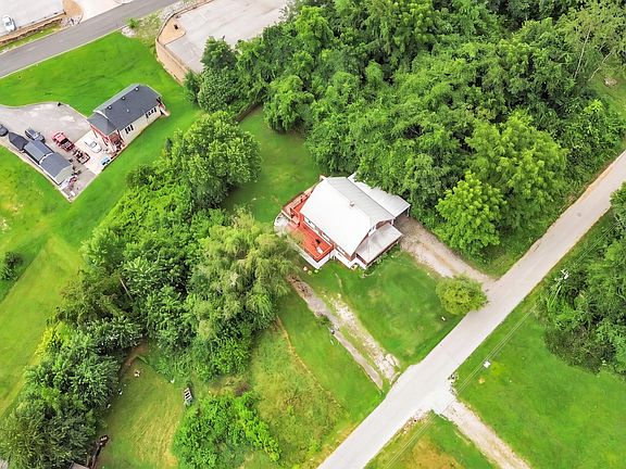 4th image of 102 Harvey Ave
