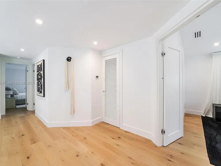 1316 N Venetian Way — Photo 43
