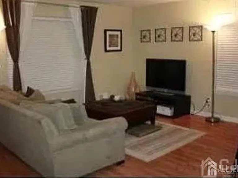 36B-36 Henry St #B — Photo 6