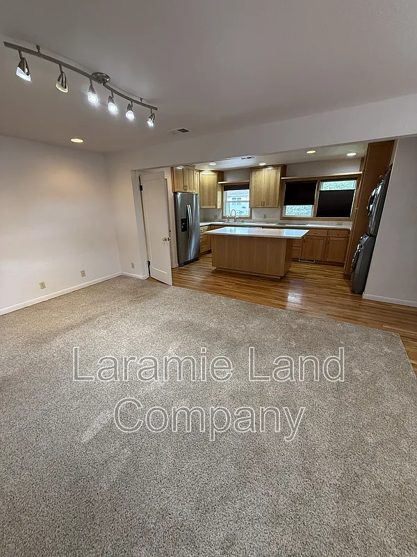 3 bed, 1.0 bath, $1,600 — Photo 3