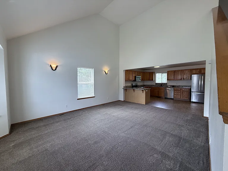 991 Mill St — Photo 3