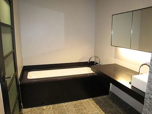 Rented by Kian Realty | media 36