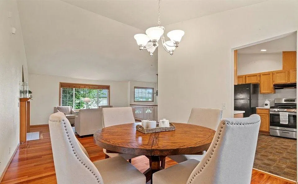 6 bed, 2540 sqft, $1,050 — Photo 4