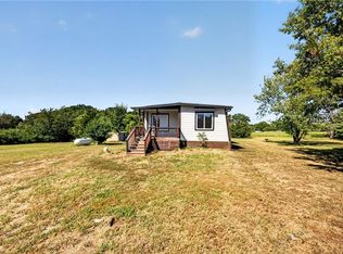 8497 Mockingbird Ln, Ozawkie, KS 66070