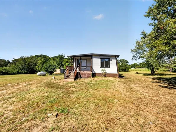 8497 Mockingbird Ln, Ozawkie, KS 66070