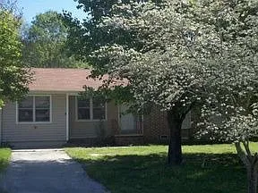 124 Edgewood Cir photo 1