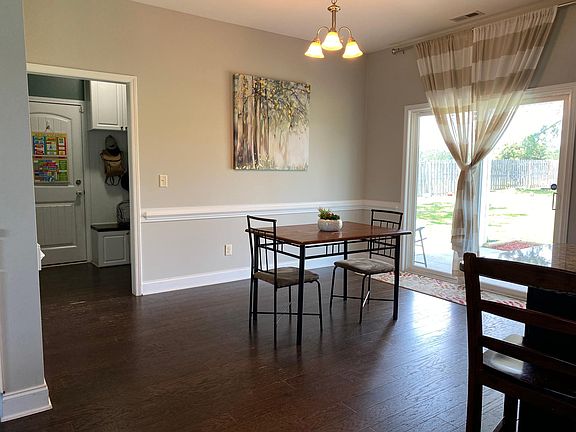 3rd image of 212 Admiral Ct