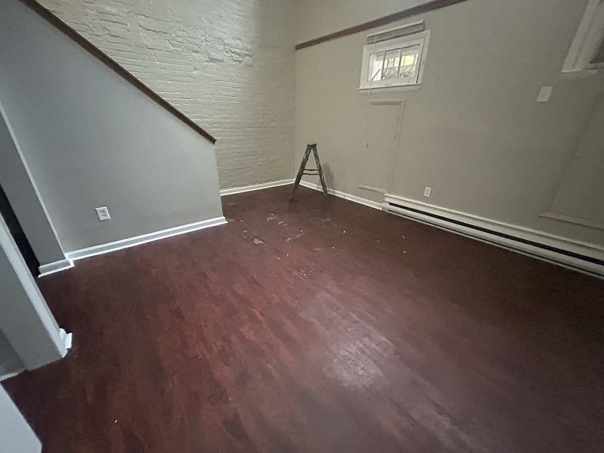 Building Photo - 1215 Pine St #1A