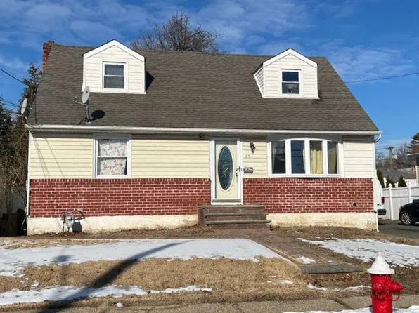 85 E Pennywood Ave, Roosevelt, NY 11575